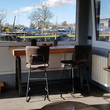 Apartmán Poellodge, Luxe Houseboot Met Zonnig Terras *