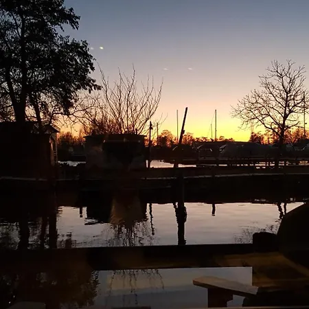 Apartmán Poellodge, Luxe Houseboot Met Zonnig Terras