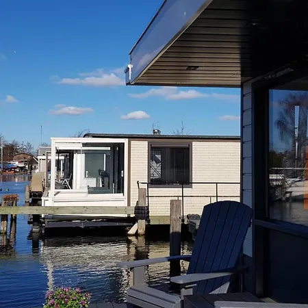 Apartment Poellodge, Luxe Houseboot Met Zonnig Terras