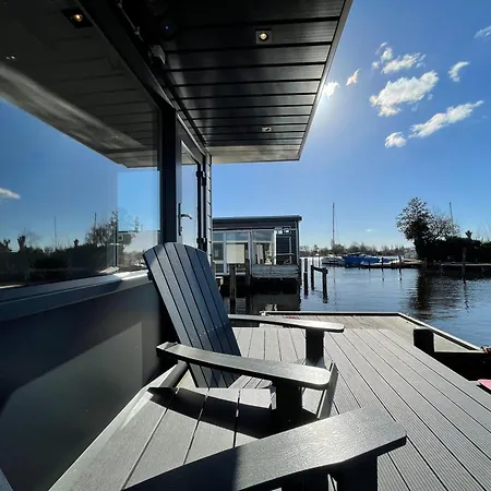Poellodge, Luxe Houseboot Met Zonnig Terras * Aalsmeer