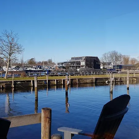 Apartment Poellodge, Luxe Houseboot Met Zonnig Terras *