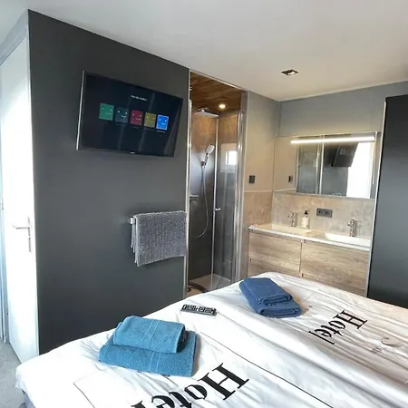 Apartment Poellodge, Luxe Houseboot Met Zonnig Terras *