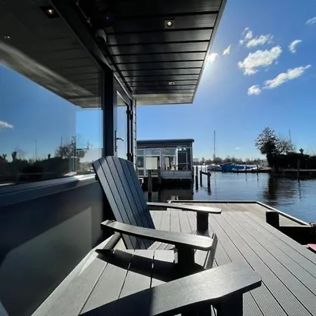 Poellodge, Luxe Houseboot Met Zonnig Terras Apartamento Aalsmeer