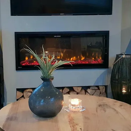 Apartamento Poellodge, Luxe Houseboot Met Zonnig Terras