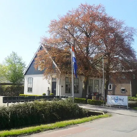 Apartamento Poellodge, Luxe Houseboot Met Zonnig Terras