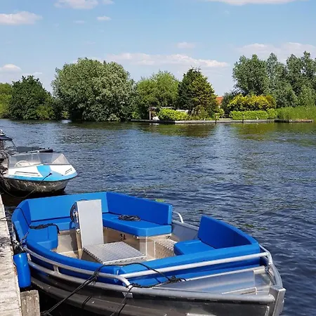 Poellodge, Luxe Houseboot Met Zonnig Terras * Aalsmeer
