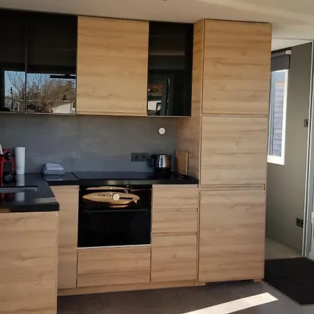 Poellodge, Luxe Houseboot Met Zonnig Terras Apartamento Aalsmeer