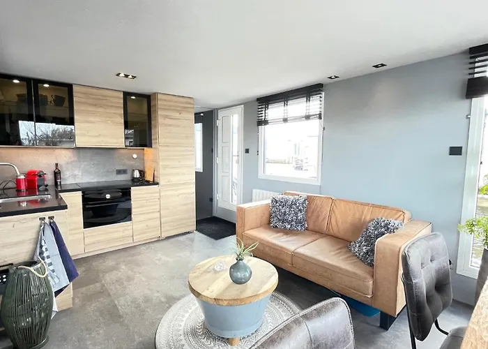 Apartamento Poellodge, Luxe Houseboot Met Zonnig Terras *