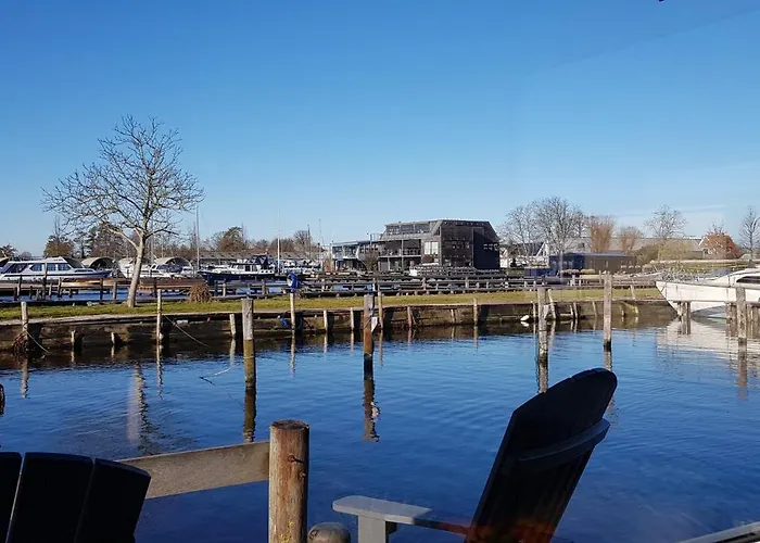 Apartamento Poellodge, Luxe Houseboot Met Zonnig Terras *