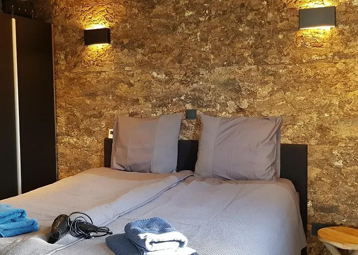 Apartamento Poellodge, Luxe Houseboot Met Zonnig Terras *