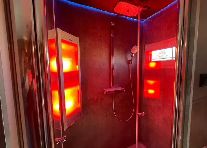 Poellodge, Luxe Houseboot Met Zonnig Terras *