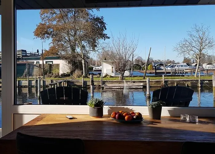 Poellodge, Luxe Houseboot Met Zonnig Terras *