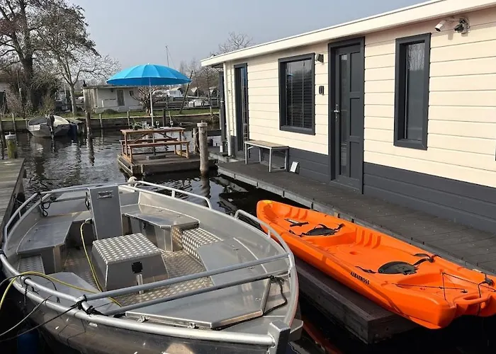 Apartamento Poellodge, Luxe Houseboot Met Zonnig Terras