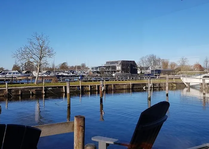 Apartamento Poellodge, Luxe Houseboot Met Zonnig Terras Aalsmeer