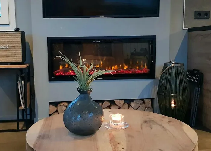 Apartamento Poellodge, Luxe Houseboot Met Zonnig Terras