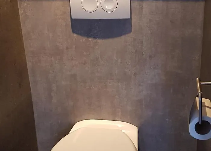 Poellodge, Luxe Houseboot Met Zonnig Terras Aalsmeer