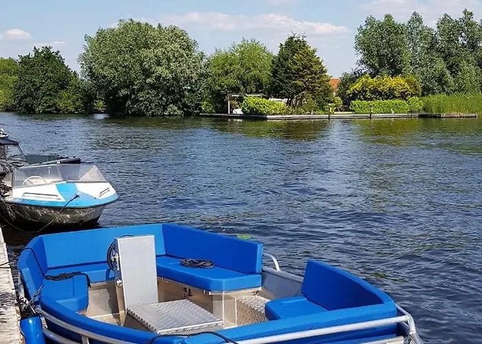 Poellodge, Luxe Houseboot Met Zonnig Terras * Aalsmeer