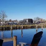 Lejlighed Poellodge, Luxe Houseboot Met Zonnig Terras *