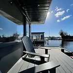 Poellodge, Luxe Houseboot Met Zonnig Terras Lejlighed Aalsmeer