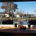 Poellodge, Luxe Houseboot Met Zonnig Terras *