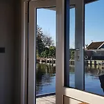 Poellodge, Luxe Houseboot Met Zonnig Terras Lejlighed *