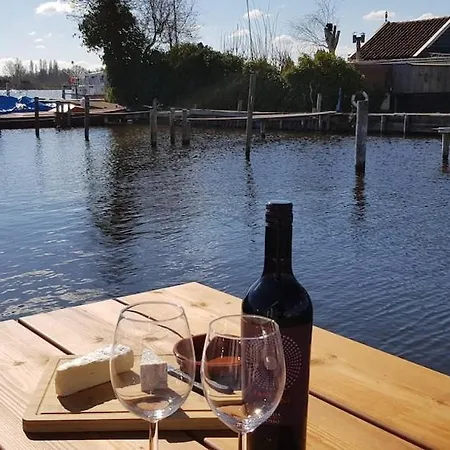 Poellodge, Luxe Houseboot Met Zonnig Terras דירה *
