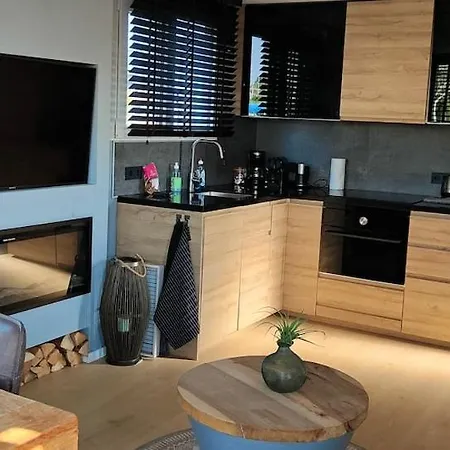 Poellodge, Luxe Houseboot Met Zonnig Terras דירה אלסמיר