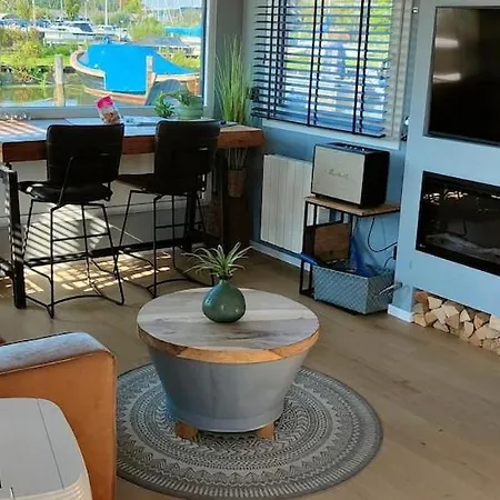 דירה Poellodge, Luxe Houseboot Met Zonnig Terras *