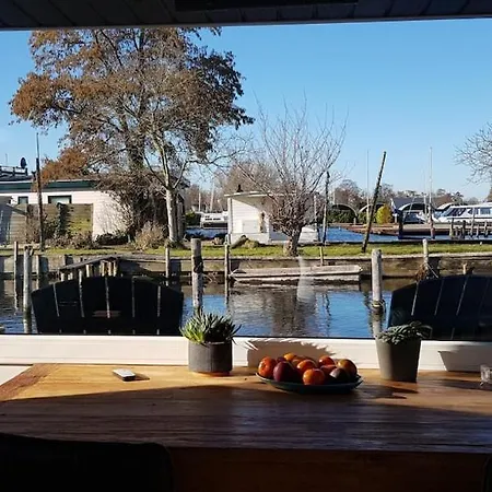 Poellodge, Luxe Houseboot Met Zonnig Terras *