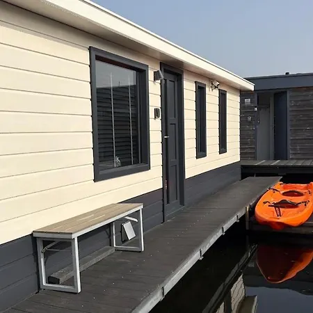 アパート Poellodge, Luxe Houseboot Met Zonnig Terras