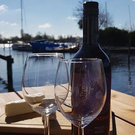 דירה Poellodge, Luxe Houseboot Met Zonnig Terras