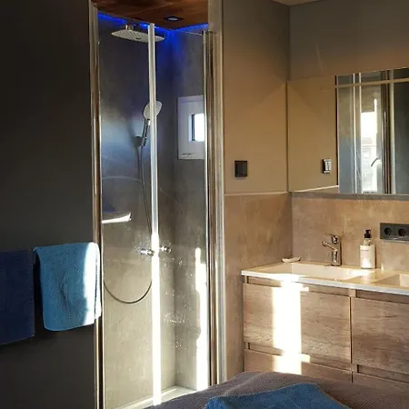 Poellodge, Luxe Houseboot Met Zonnig Terras דירה אלסמיר