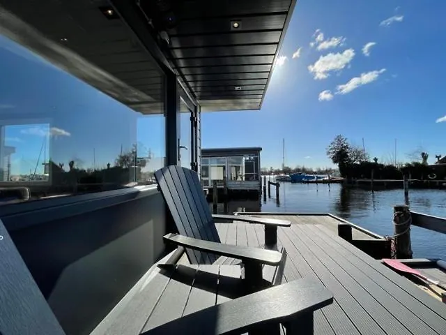 Poellodge, Luxe Houseboot Met Zonnig Terras アパート アールスメール