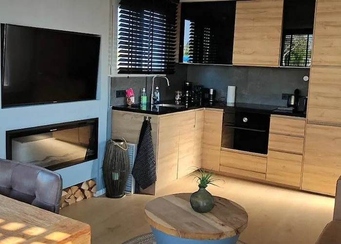 Poellodge, Luxe Houseboot Met Zonnig Terras アパート アールスメール