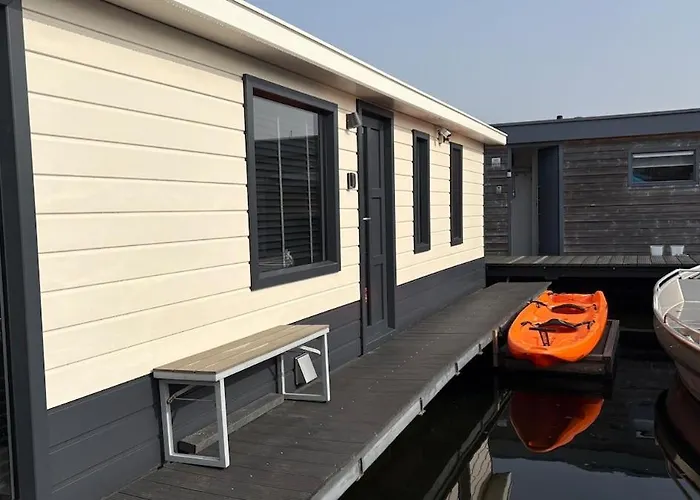 アパート Poellodge, Luxe Houseboot Met Zonnig Terras