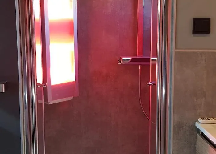 Poellodge, Luxe Houseboot Met Zonnig Terras アパート アールスメール