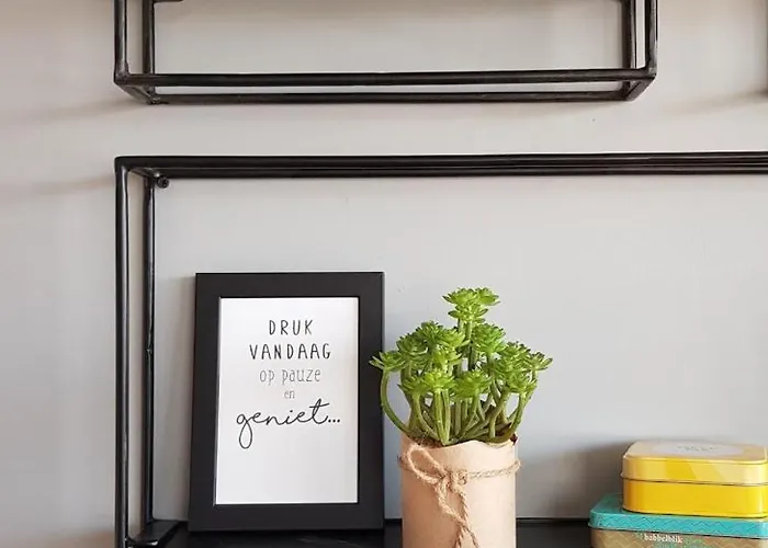 Poellodge, Luxe Houseboot Met Zonnig Terras アールスメール