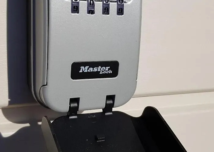 アパート Poellodge, Luxe Houseboot Met Zonnig Terras アールスメール